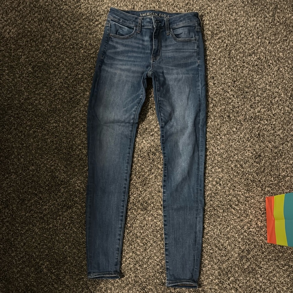 American Eagle Jeggings, size 2 regular. Never worn cause didn’t fit!
